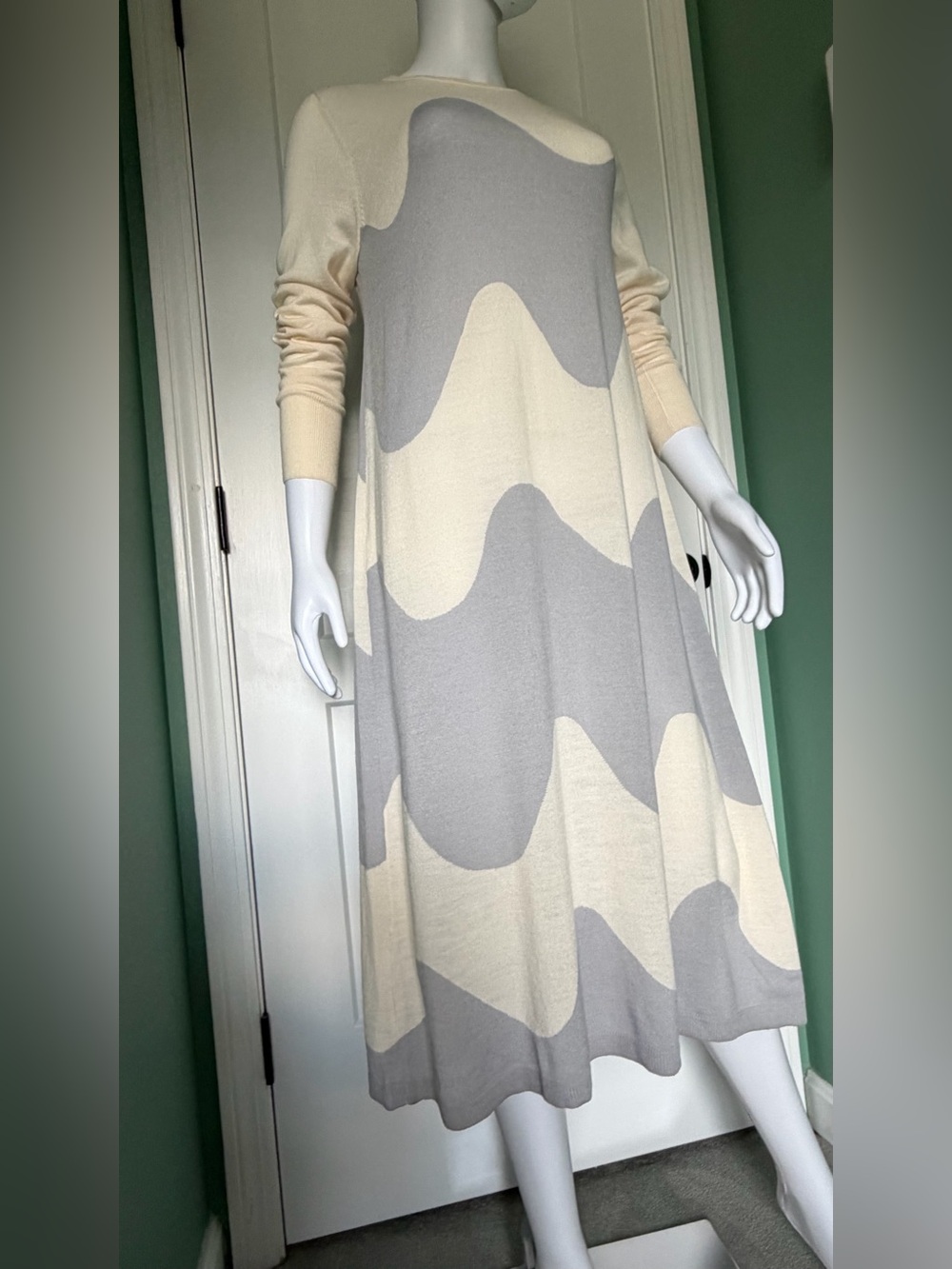 Marimekko Cream & Light Gray Wave-Pattern Long Sleeve Knit Dress